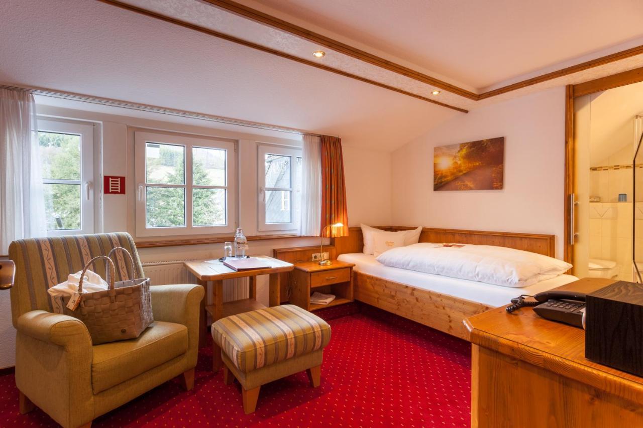 Landhotel Voss Im Talvital Lennestadt Exterior foto